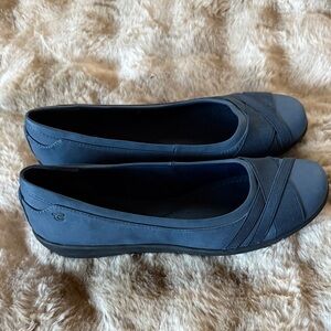 Easy Spirit Acasia Slip on Flats in Navy
